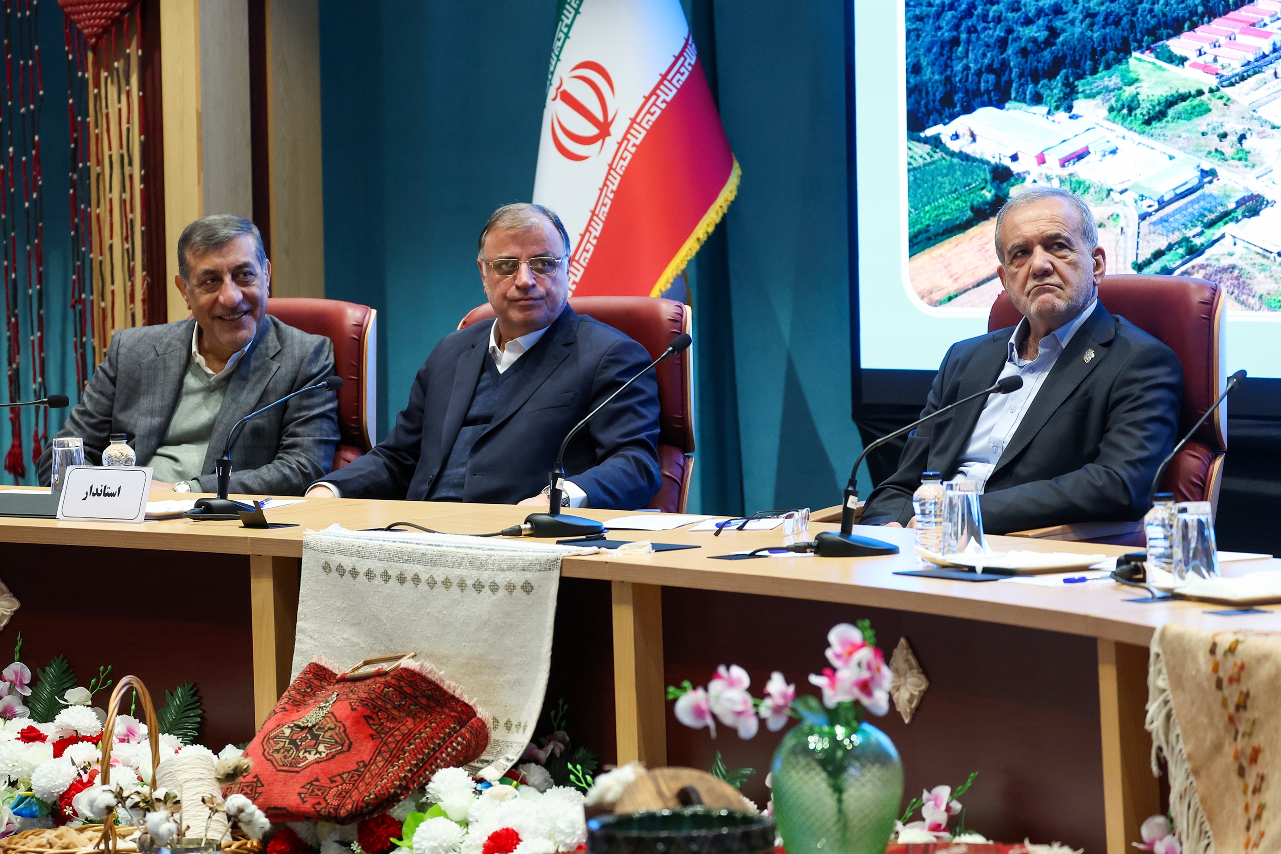 پزشکیان: مسوولیت ما حل مشکلات مردم است، نه ایجاد مانع در مسیر زندگی آنها