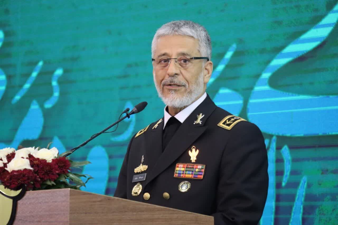 دریادار سیاری: دشمن در صورت وقوع جنگ آسیب زیادی خواهد دید دریادار سیاری: دشمن در صورت وقوع جنگ آسیب زیادی خواهد دید