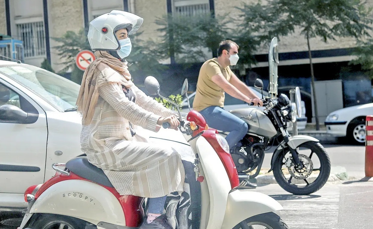 صدور گواهینامه موتورسیکلت برای بانوان حق طبیعی آنهاست