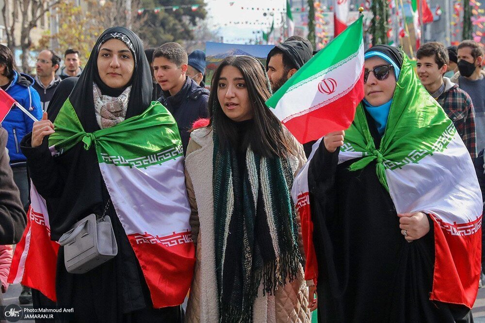 ارسال پیامک حجاب باعث عصبانیت بیشتر مردم می‌شود/ ستاد امر به معروف فراقانونی کار خود را می‌کند!