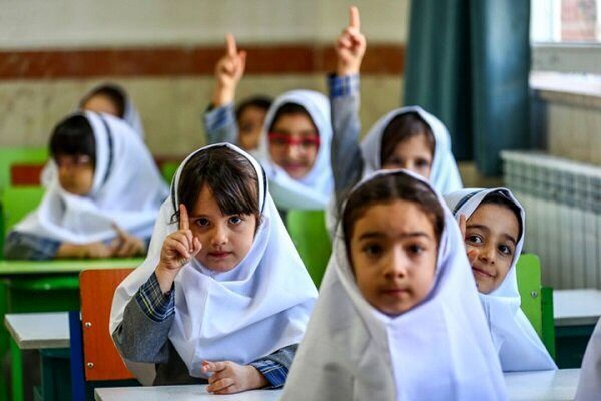 انتقاد یک نماینده از تغییر ساعت مدارس؛ این طرح از پختگی لازم برخوردار نیست