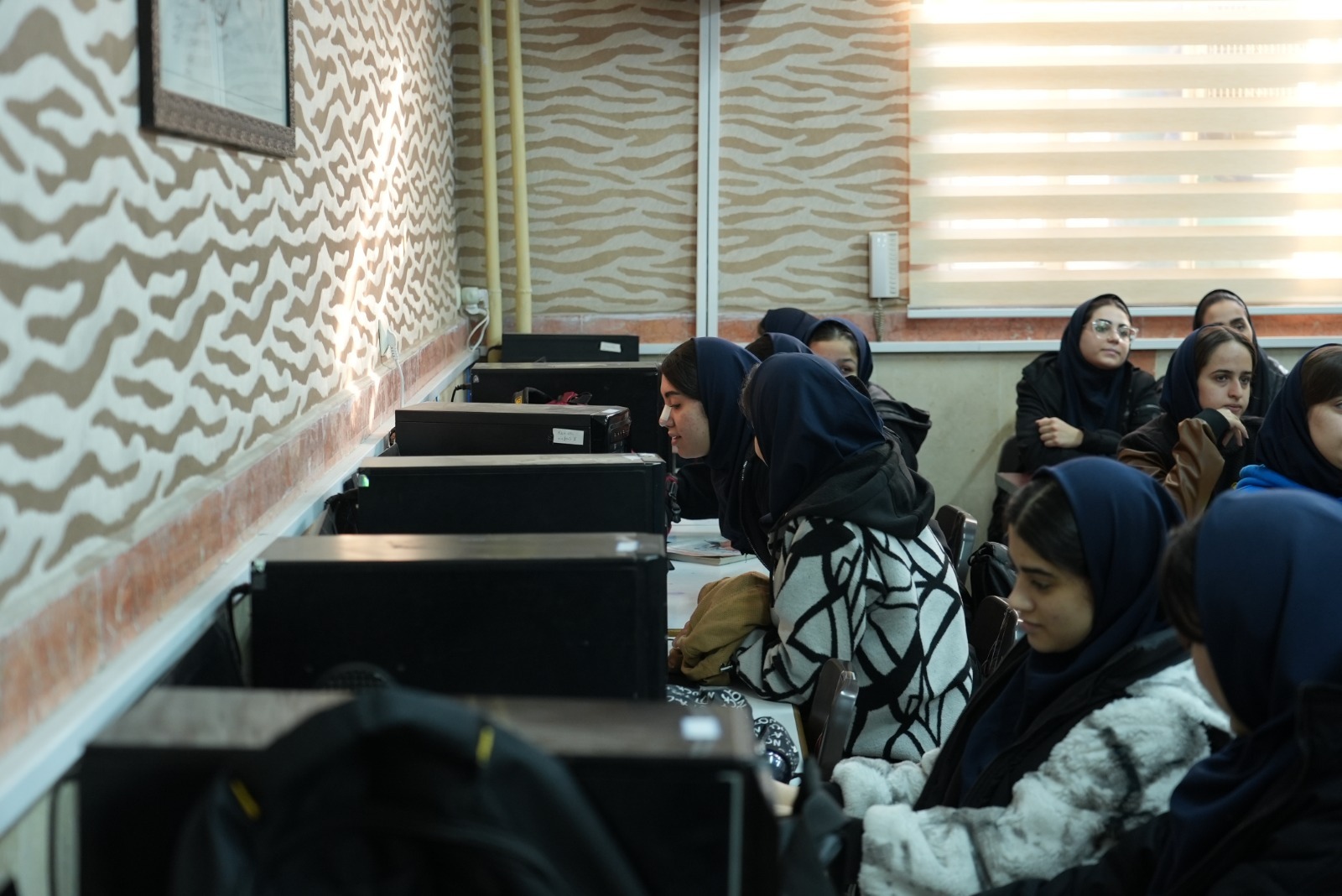 تجهیز کامل ۶ هنرستان و خوابگاه دانش آموزی در کل کشور