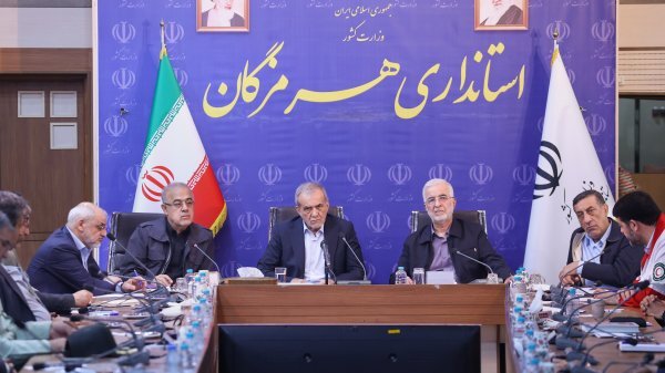پزشکیان: حادثه‌ای که نباید اتفاق می‌افتاد، رخ داد/ نگهداری هزاران کانتینر در بندر قابل قبول نیست