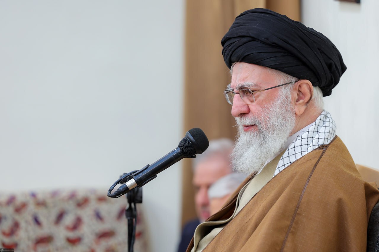 پیام رهبر انقلاب درباره حادثه بندرعباس؛ مسوولان امنیتی هرگونه سهل‌انگاری یا تعمّد را کشف کنند