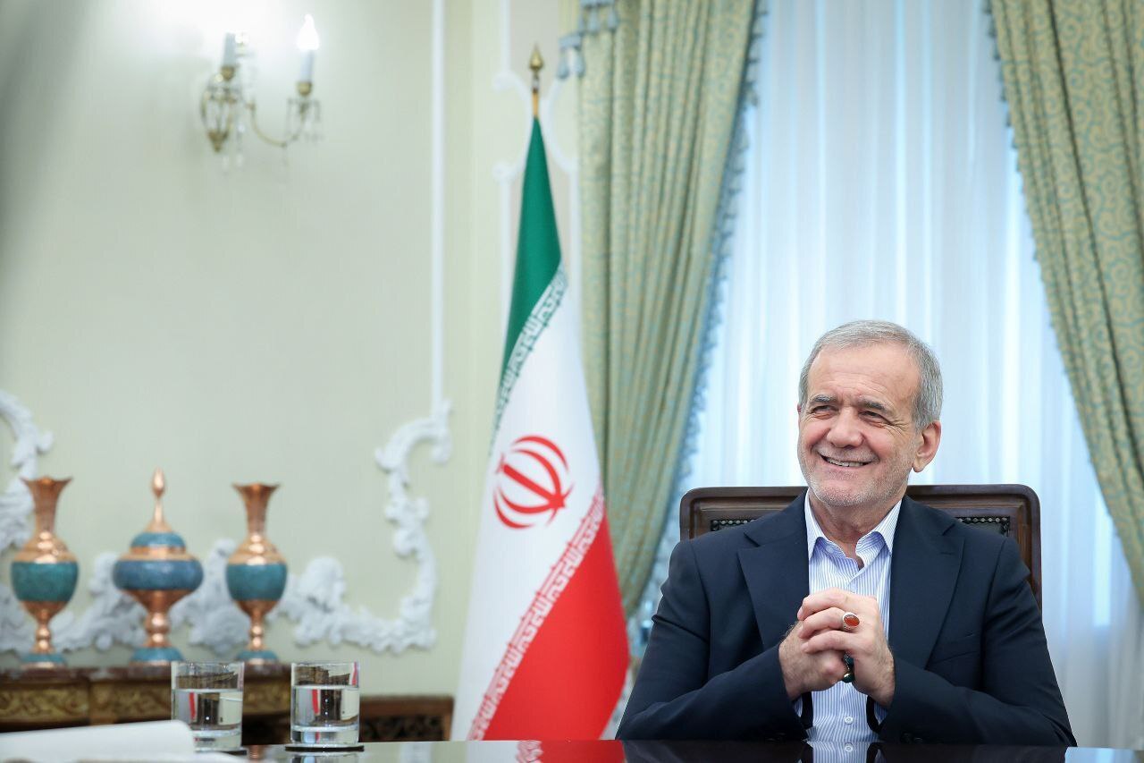 پزشکیان: ایران را سرزمین دوم آذری‌ها می‌دانیم/ نباید اجازه دهیم دعوا‌های کودکانه ارتباط‌مان را خراب کند