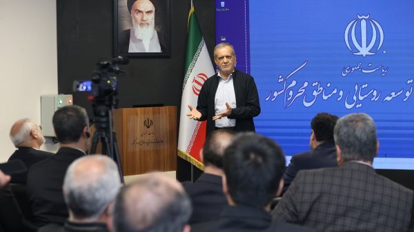 پزشکیان: اگر نگاه خود را اصلاح نکنیم، نمی‌توانیم انتظار تغییر داشته باشیم