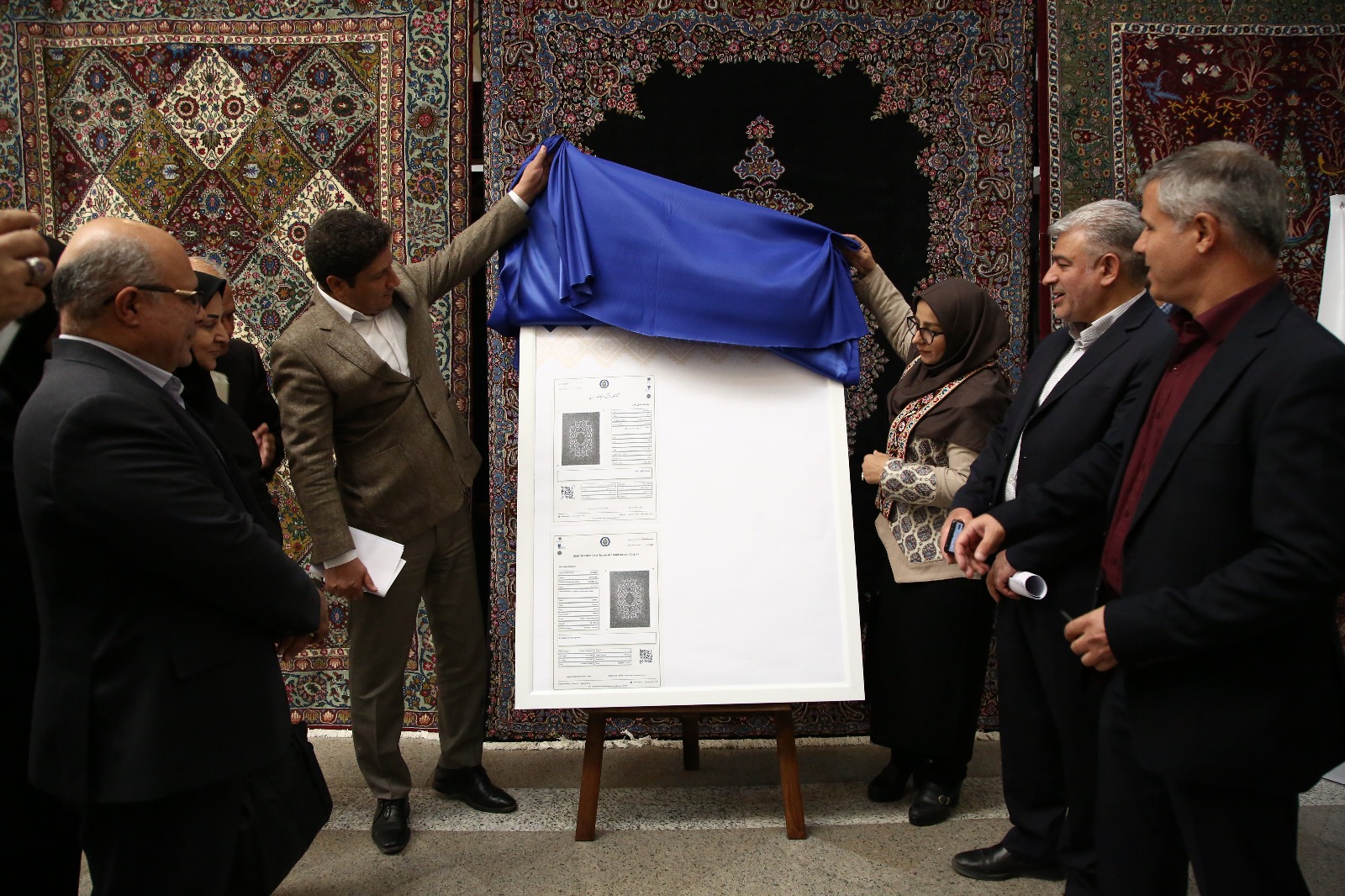 رونمایی از کارگزاری شناسنامه فرش دستباف شرکت فرش نفیس آفرینش در کرمان