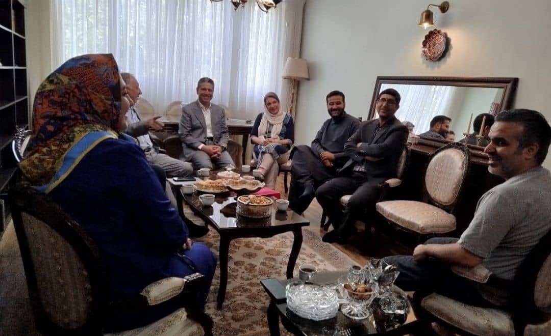 عیادت اعضای شبکه ملی موسسات نیکوکاری و خیریه از مدیرعامل موسسه خیریه نیک گامان