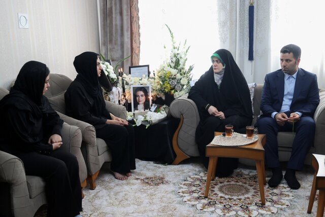 دیدار دختر پزشکیان با خانواده الهه حسین‌نژاد