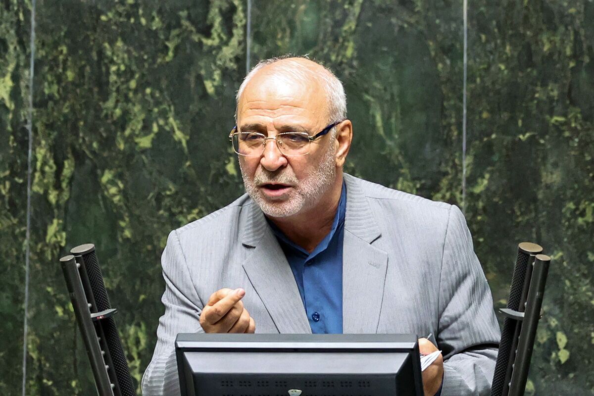 حاجی‌دلیگانی: مجلس در مقابل قلدری خودروسازان می‌ایستد