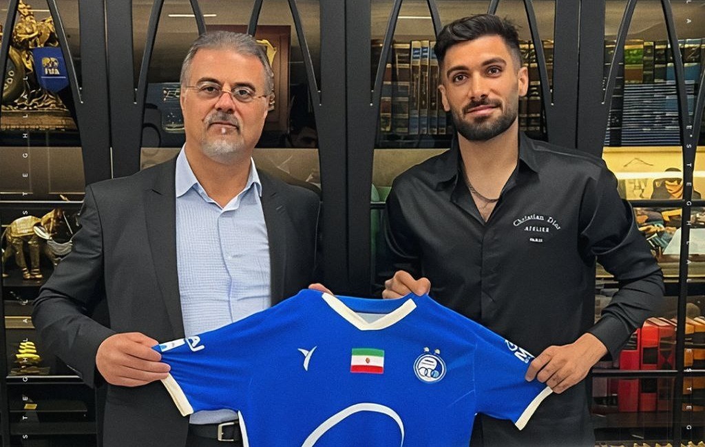 عارف آقاسی استقلالی شد