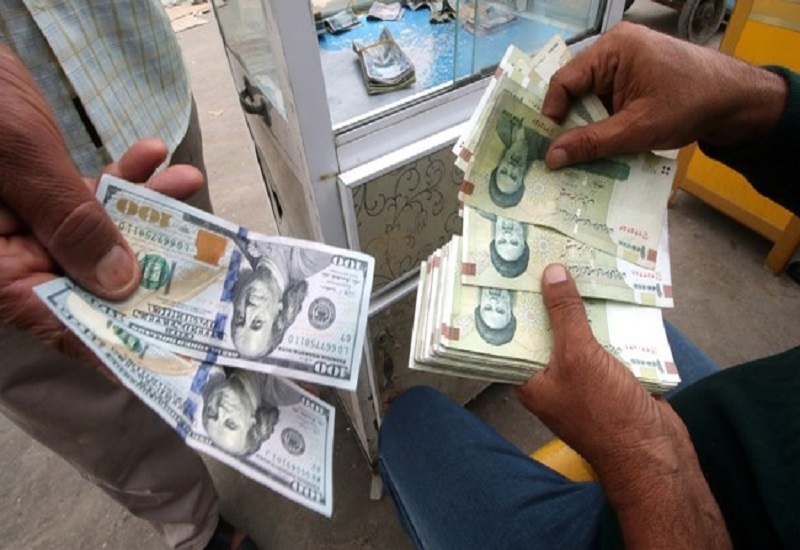 دلار کمی عقب رفت/ گرفتار در کانال‌های ۸۲ و ۸۳
