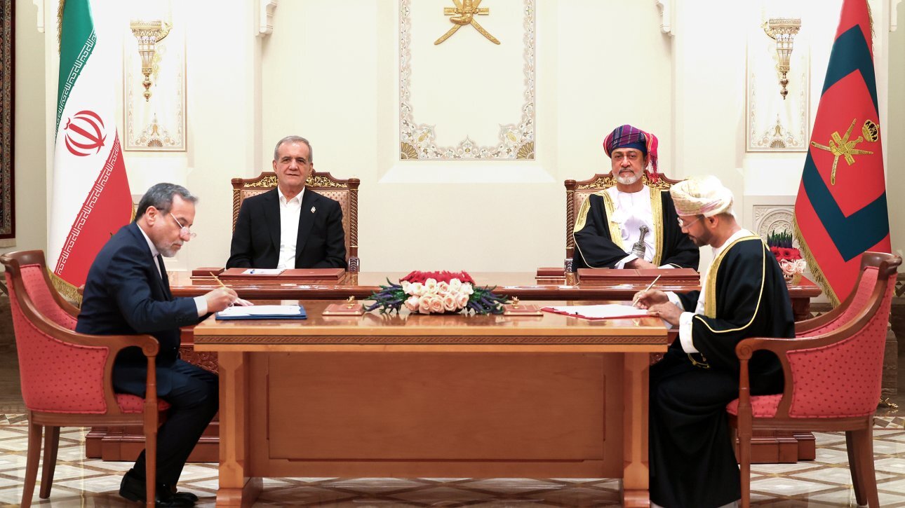 امضای ۱۸ سند همکاری میان ایران و عمان