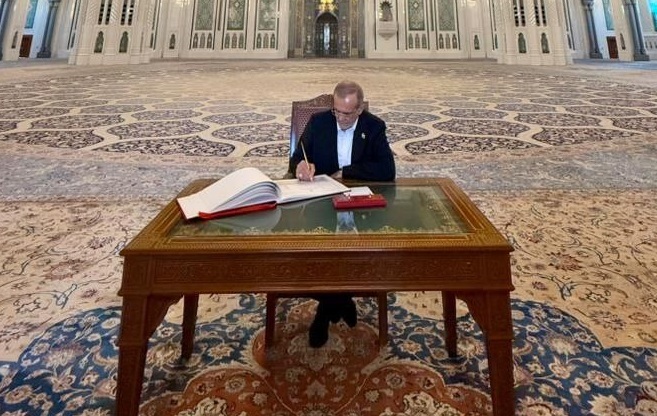 بازدید پزشکیان از مسجد جامع سلطان قابوس بازدید پزشکیان از مسجد جامع سلطان قابوس