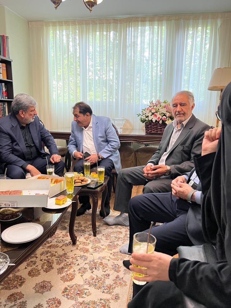 عیادت اعضای مجمع خیرین کشور از مدیرعامل موسسه خیریه نیک گامان