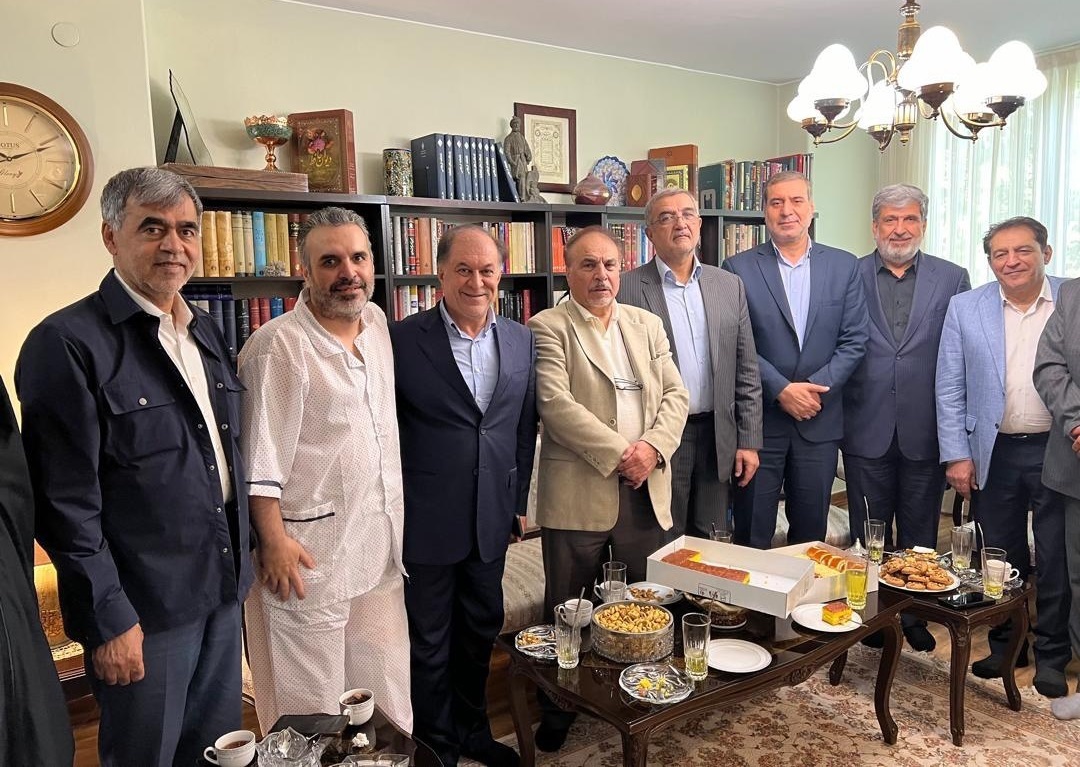 عیادت اعضای مجمع خیرین کشور از مدیرعامل موسسه خیریه نیک گامان