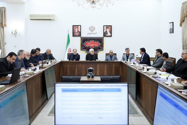 عارف: کسب‌وکار‌های آسیب‌دیده از حمله اسرائیل در اولویت باشند