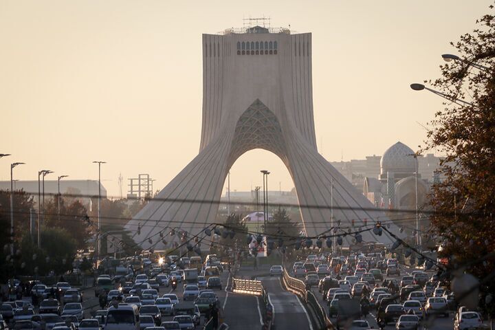 تهران خنک‌تر می‌شود/ پایداری گردوخاک