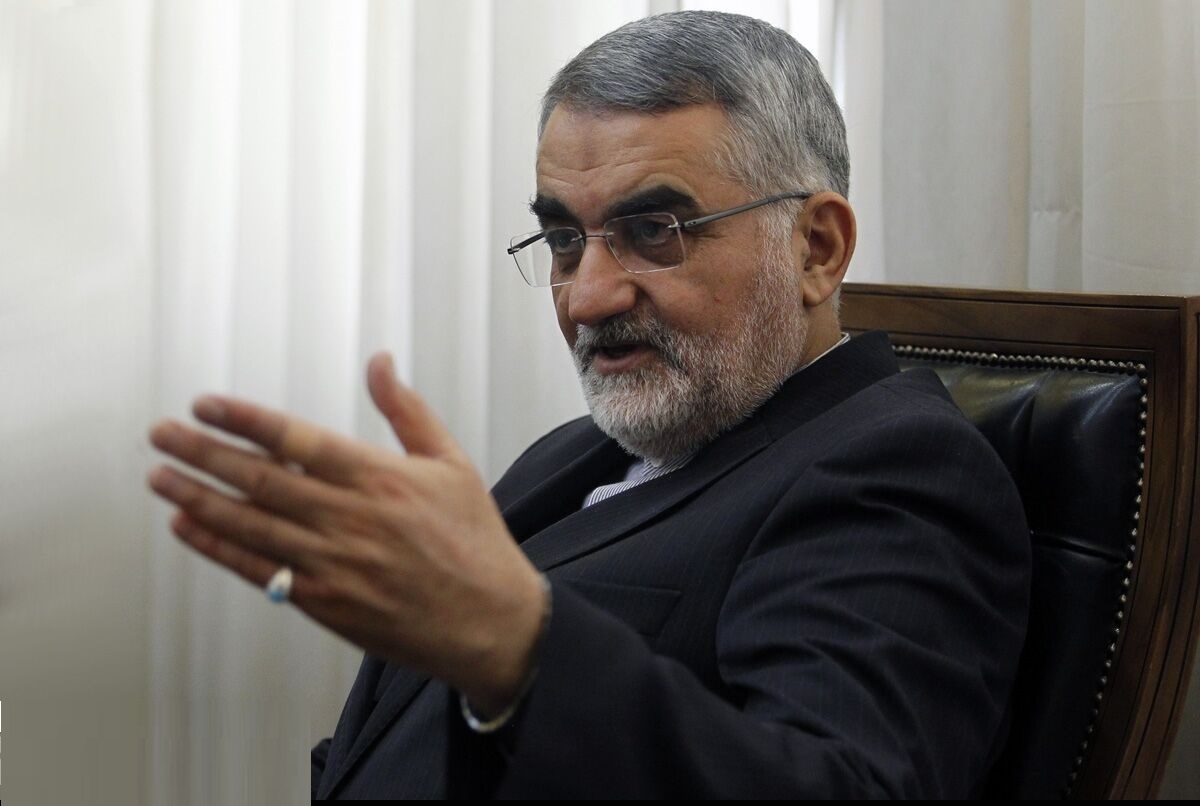 بروجردی: بمب اتم در دکترین ایران جایگاهی ندارد/ دشمن به‌دنبال زدن مقامات است