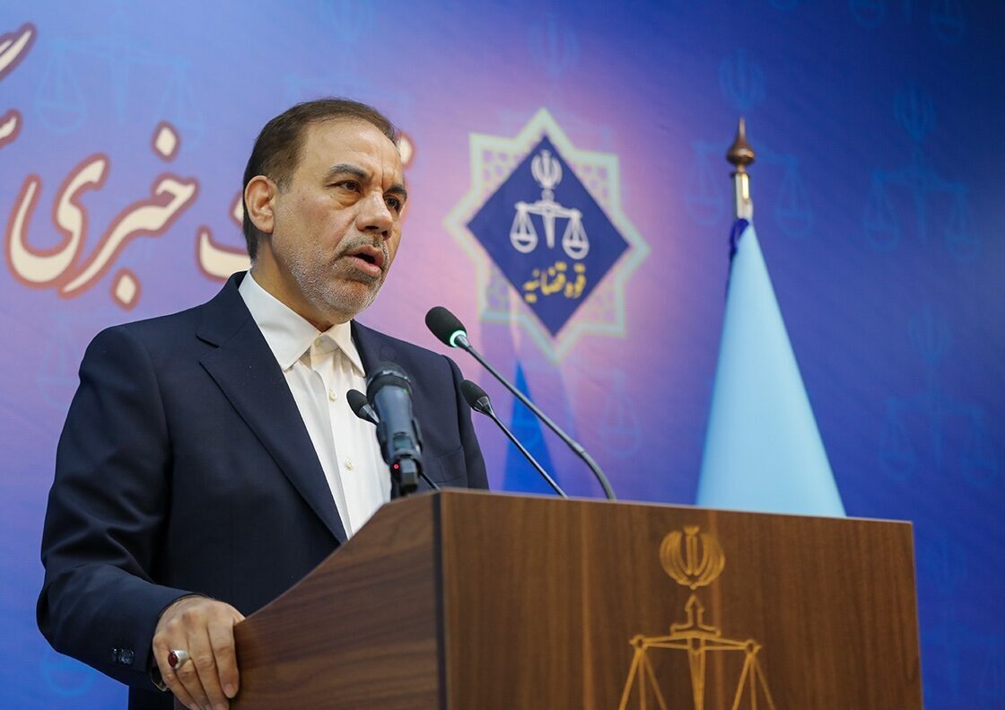 جهانگیر: یک سرباز مجروح زندان اوین به شهادت رسید