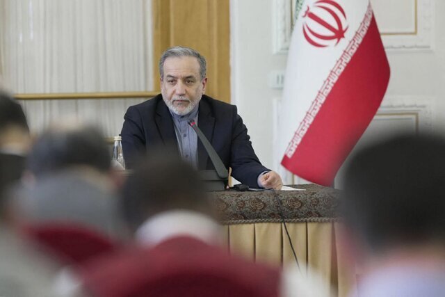 عراقچی: ایران در حال دفاع مشروع است