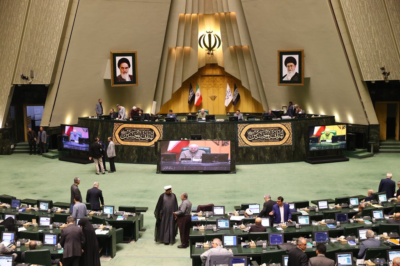 مجازات خروج غیرمجاز ایرانیان خارج از کشور برداشته می‌شود
