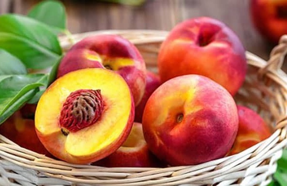این میوه به بهبود یبوست کمک می‌کند