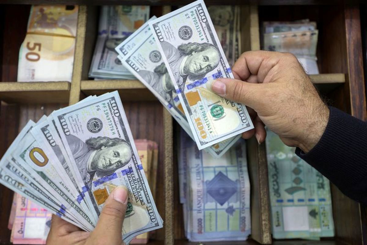 قیمت دلار؛ معامله‌گران در انتظار خبر‌های مذاکرات