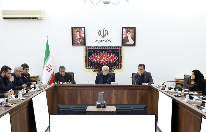 عارف:‌ عقب‌افتادگی کشور در زمینه علم و فناوری جبران شود
