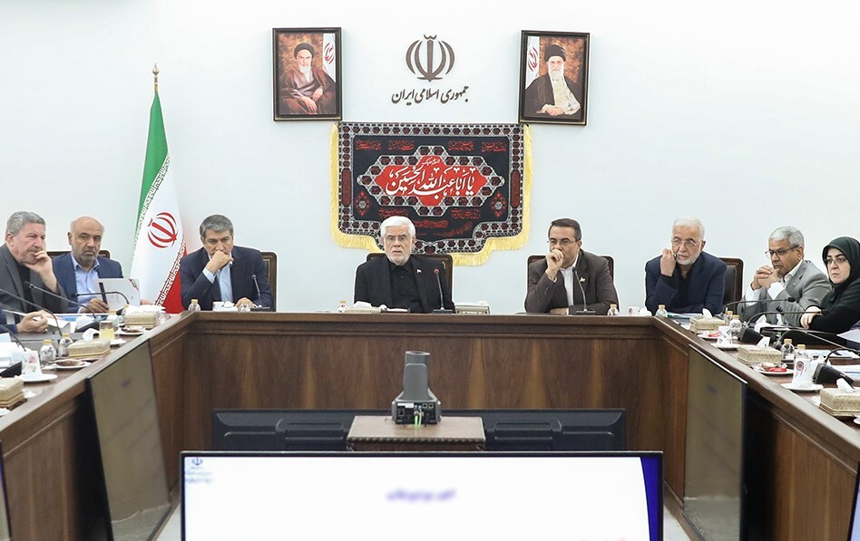 عارف: راهبرد دولت تمرکززدایی و واگذاری اختیارات است