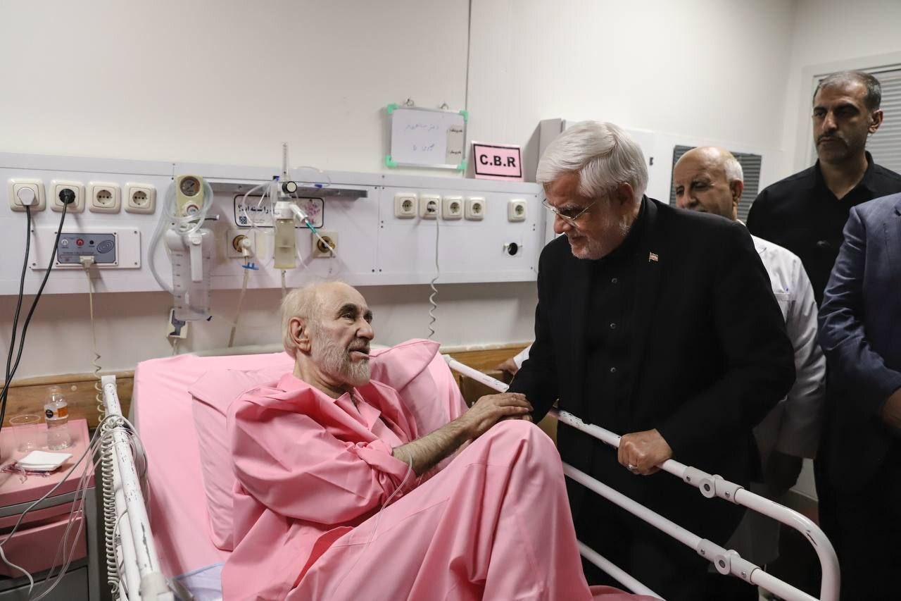 رئیس‌جمهور به عیادت محمد خاتمی رفت