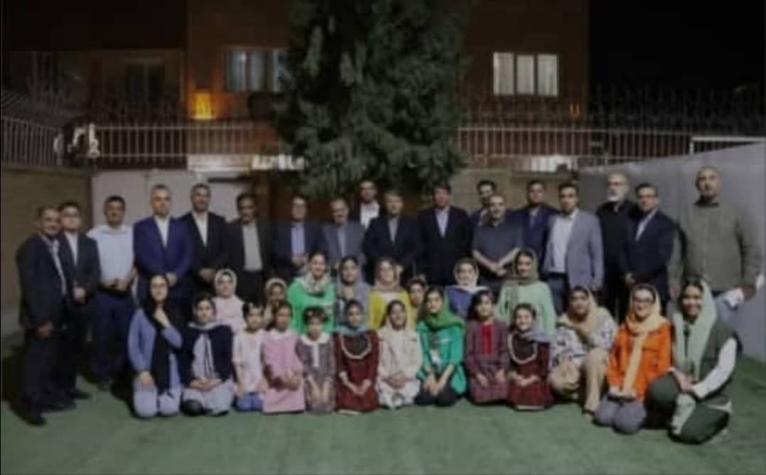 شب نشینی با فرزندان و کارکنان خانه های شبانه روزی «گلها» و «ستارگان» در استان کرمان