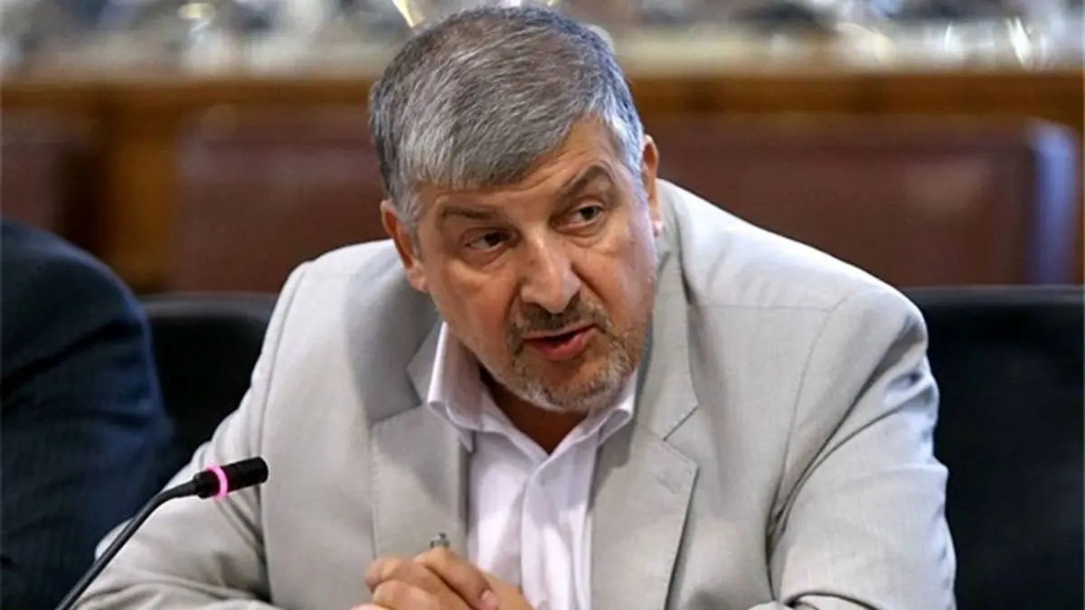 کسانی‌که شعارهای تندتر می‌دهند «مشکوک‌» هستند/ نفوذ در پوشش عمامه، کراوات یا چادر