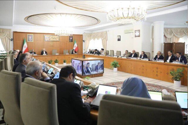 عارف خطاب به نخبگان؛ اظهاراتی مطرح نکنید که موجب کاهش وحدت شود