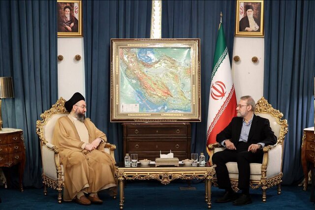 رایزنی لاریجانی و حکیم درباره تحولات منطقه‌ای