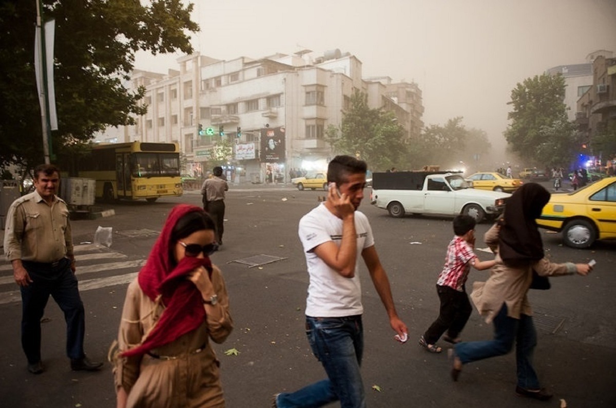 افزایش نسبی دما و وزش باد شدید در تهران