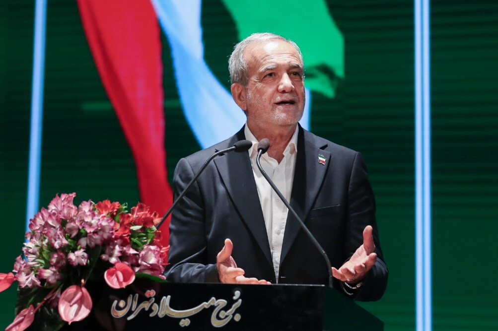 پزشکیان: این نگاه که جوانان را نسل «Z» بنامیم، مورد قبول من نیست/ از آنها عقب مانده‌ایم