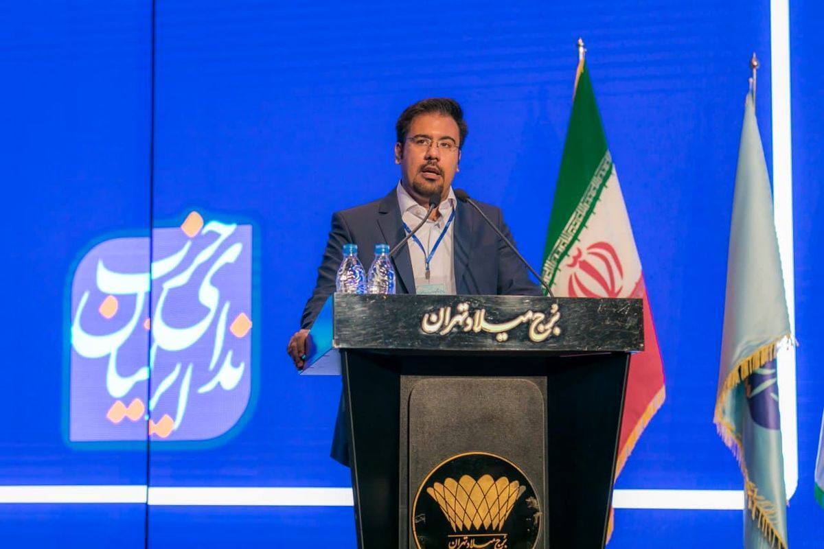 خدایاری، معاون سیاسی دبیرکل حزب اتحاد ملت: تندروها تا دولت را نابود نکنند یا به رنگ خود درنیاورند، دست بردار نیستند / نورمحمدی، سخنگوی حزب ندای ایرانیان: تیغ خودی و غیرخودی، بیش از همه دامن نسل دومی و سومی‌های اصلاح‌طلب را شامل شده/ ایمانی، فعال سیاسی اصولگرا: چرا انقدر سخت می‌گیریم که یک مسئول برکنار شود؟