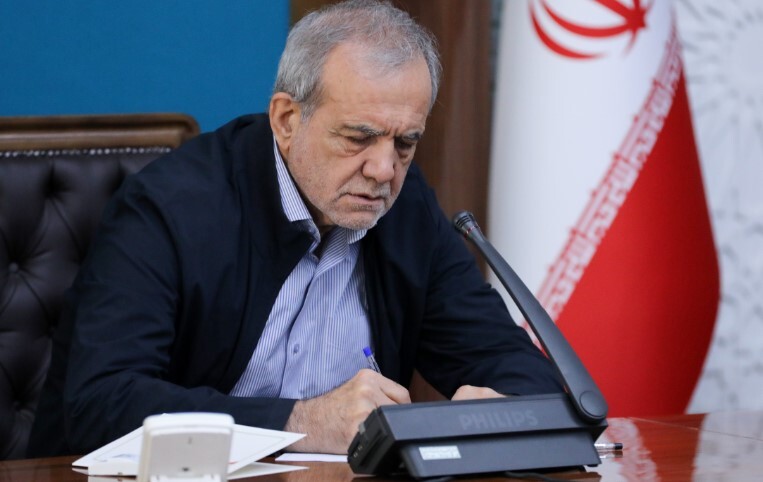 پزشکیان: دنیا با سرعت در حال حرکت است؛ اگر متوقف شویم عقب می‌مانیم