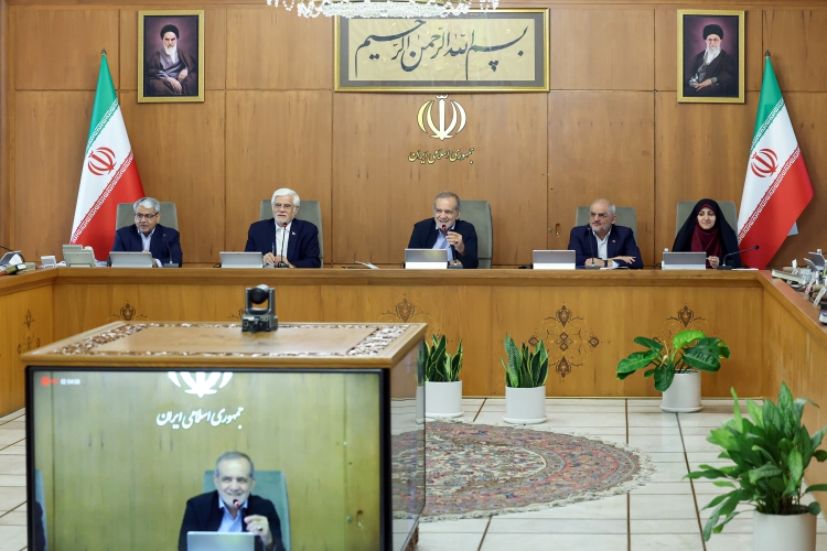 تاکید رئیس‌جمهور بر کاهش هزینه‌ها/ گزارش عراقچی از دوحه و اسنپ‌بک