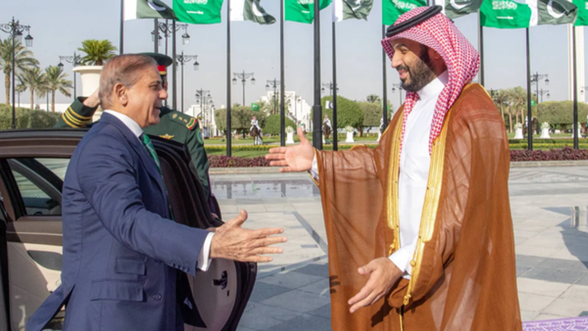 پیمان دفاعی عربستان و پاکستان چگونه ژئوپلیتیک منطقه را دگرگون می‌کند؟/ این پیمان می‌تواند پای پاکستان را به رقابت‌های منطقه‌ای عربستان با ایران باز کند