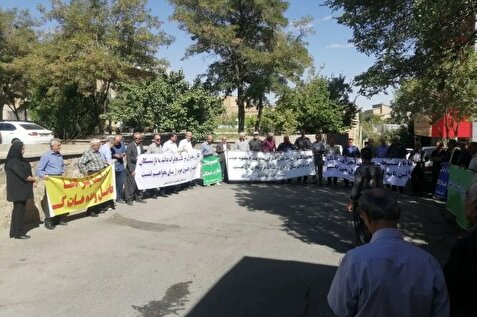 تجمع اعتراضی بازنشستگان مخابرات در چند شهر