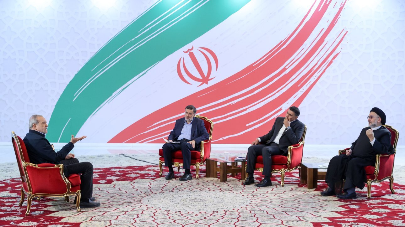 پزشکیان: نمی‌خواهیم اسنپ‌بک فعال شود/ آیا کسانی که در خارج زندگی می‌کنند و حجاب ندارند، لزوما عفاف ندارند؟