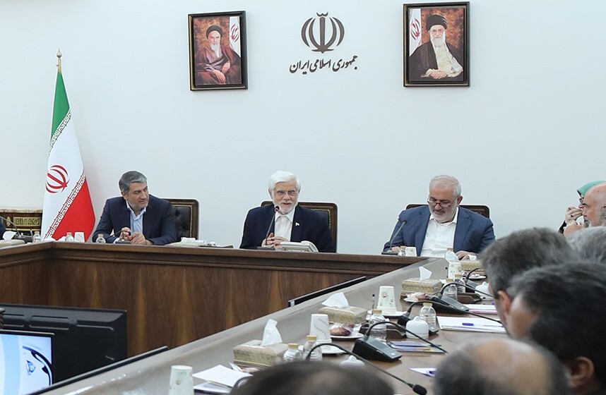 عارف: حل ناترازی آب تنها با جلسات کارشناسی امکان‌پذیر است