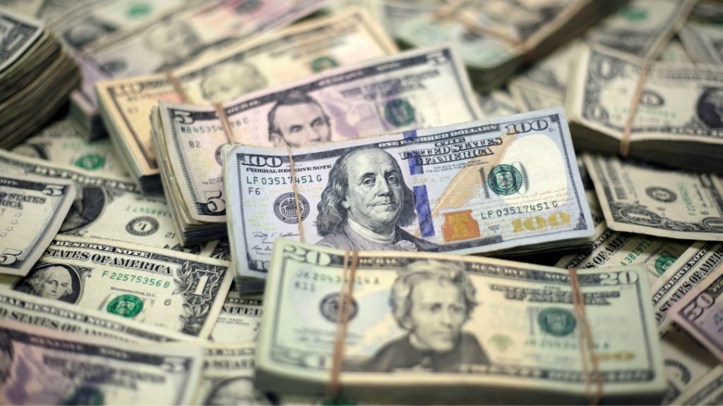 کاهش ۱۶۵۰ تومانی دلار/ حرکت در فضای ریسک‌های سیاسی +جدول
