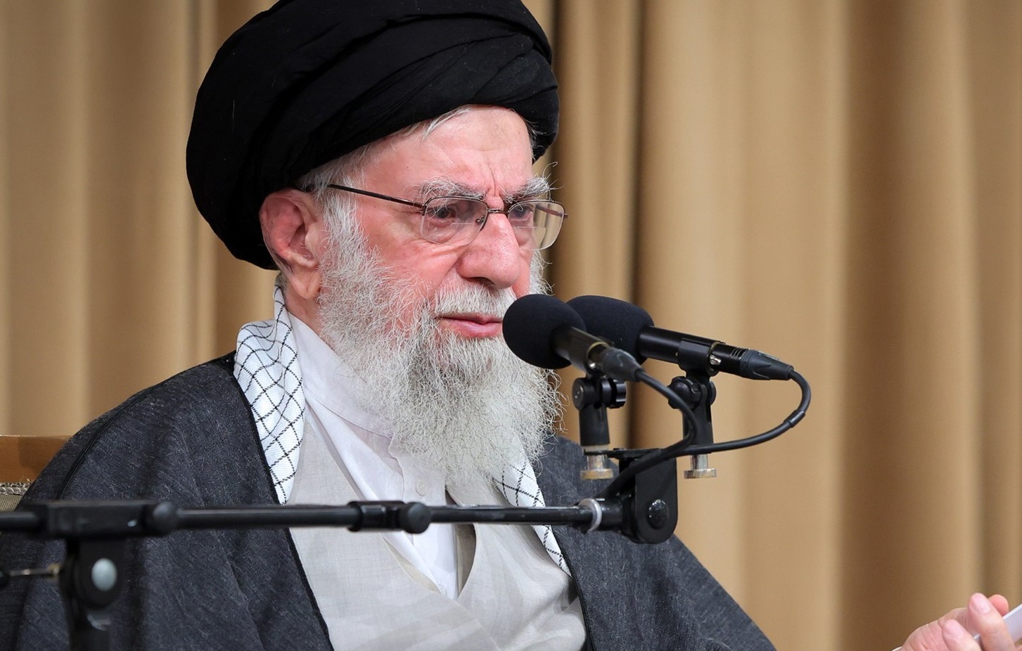 رهبر انقلاب درباره مسائل ایران، منطقه و جهان سخن می‌گویند