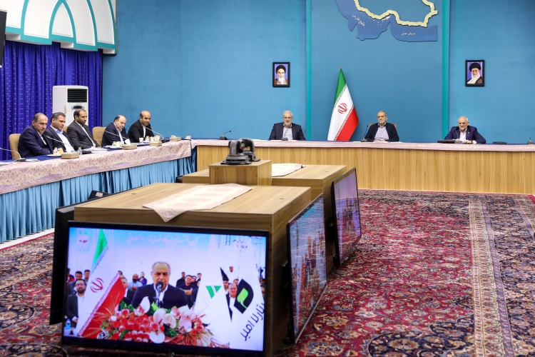 تاکید پزشکیان؛ هیچ تعللی در ترخیص پنل‌های خورشیدی از گمرک صورت نگیرد