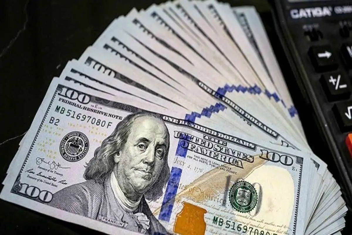 رشد ۳ هزار و ۵۵۰ تومانی دلار/ اخبار نامساعد انتظارات تورمی را تقویت کرد رشد ۳ هزار و ۵۵۰ تومانی دلار/ اخبار نامساعد انتظارات تورمی را تقویت کرد