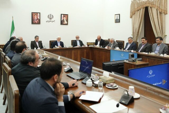 عارف: دولت چهاردهم از ابتدا با شرایط جنگی رو‌به‌رو بود