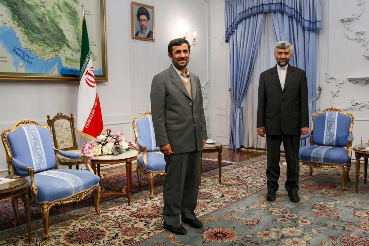 کوروش احمدی: با بازگشت شش قطعنامه شورای امنیت یک گام بزرگ به عقب برداشتیم/ سخنرانی رهبری، شب قبل از سخنرانی پزشکیان در سازمان ملل، مواضع کشور را در بالاترین سطح اعلام کرد و مسئله روشن شد/ جلیلی و همفکرانش باید خوشحال باشند!/ آقایان می‌گفتند که تحریم‌ها کاغذپاره بوده و دور زدن تحریم کار آسانی است!